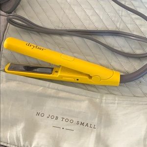 Dry bar mini straightener